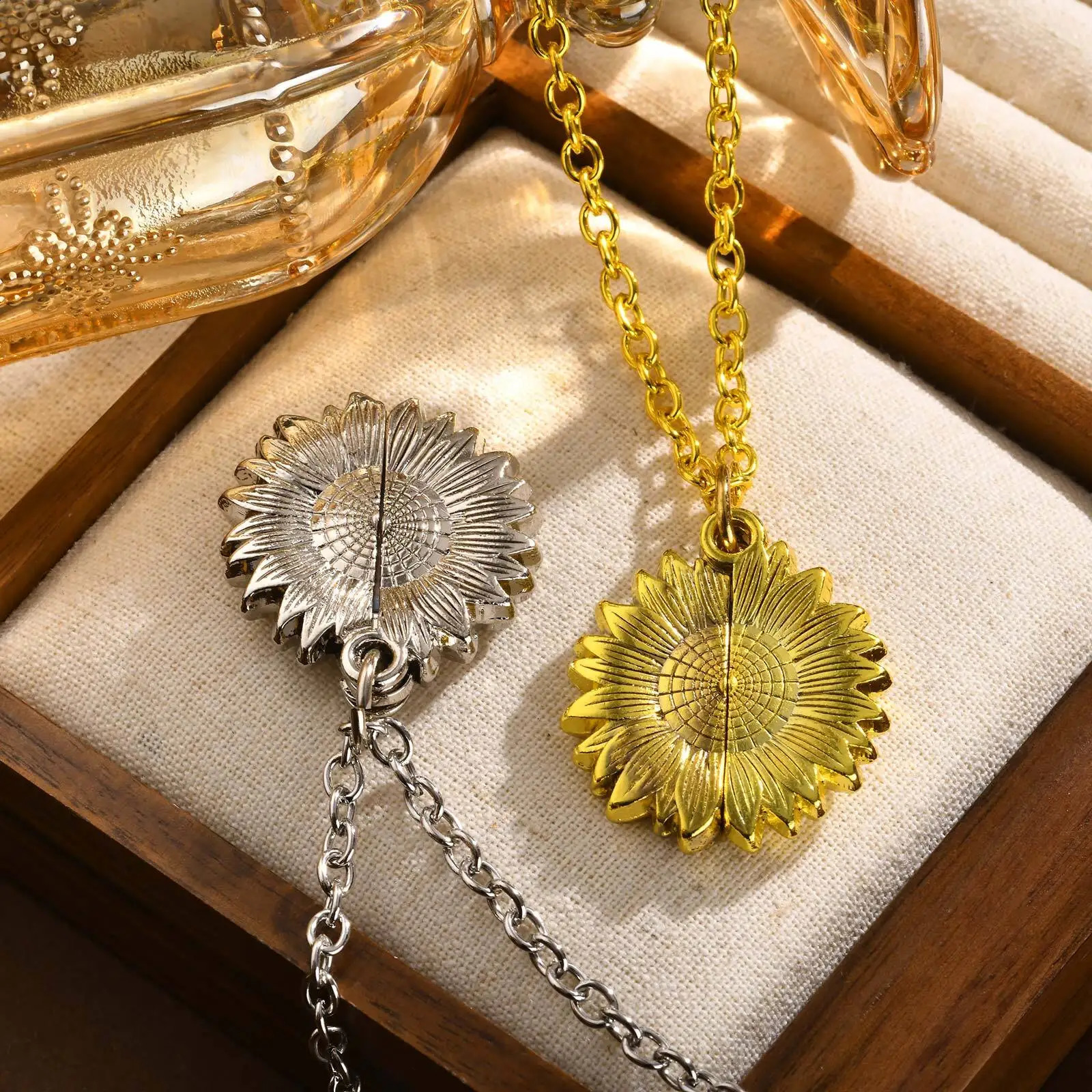 Personalized Locket Necklace With Picture Customized Gift Inspirational Sunflower Necklace Pendant for Women Girlfriend 250425