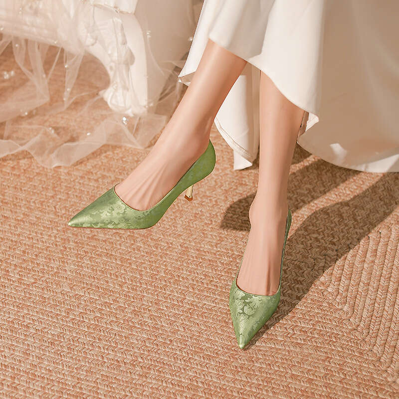 Niche French style socialite Chinese green high with slim heels 2024 new pointed shallow mouth single shoes for women