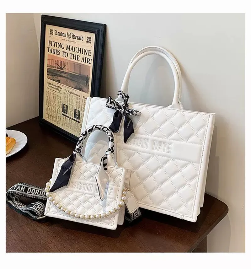 Free Shipping 2025 New Free Shipping Designer Shoulder Bag Vintage Plain Casual Versatile Tote Package Woman White Black Designer Bag Luxury Bag Tote 