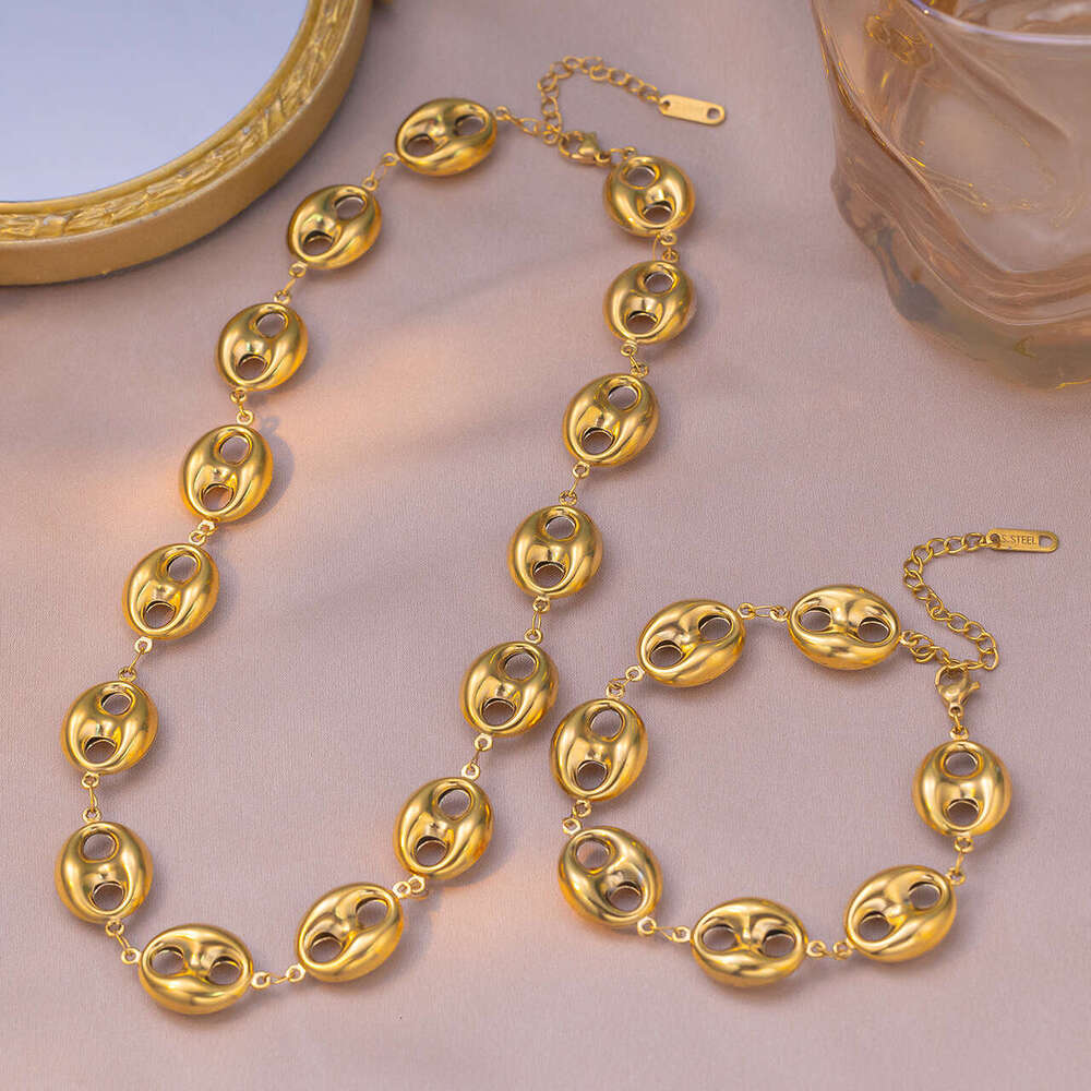 luxury Hollow Pig Nose Coffee Bean Stainless Steel Necklace for Women Fashionable Versatile Collarbone Chain Exquisite Set