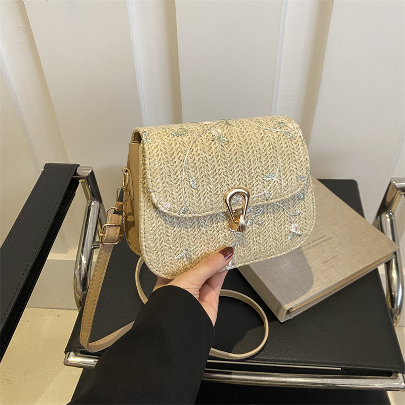 New Free Delivery Designer Shoes By 2025 Weaving Fashion Korean Version Internet Celebrity Lock Shoulder Crossbody 2024 Spring New Versatile Ins Small