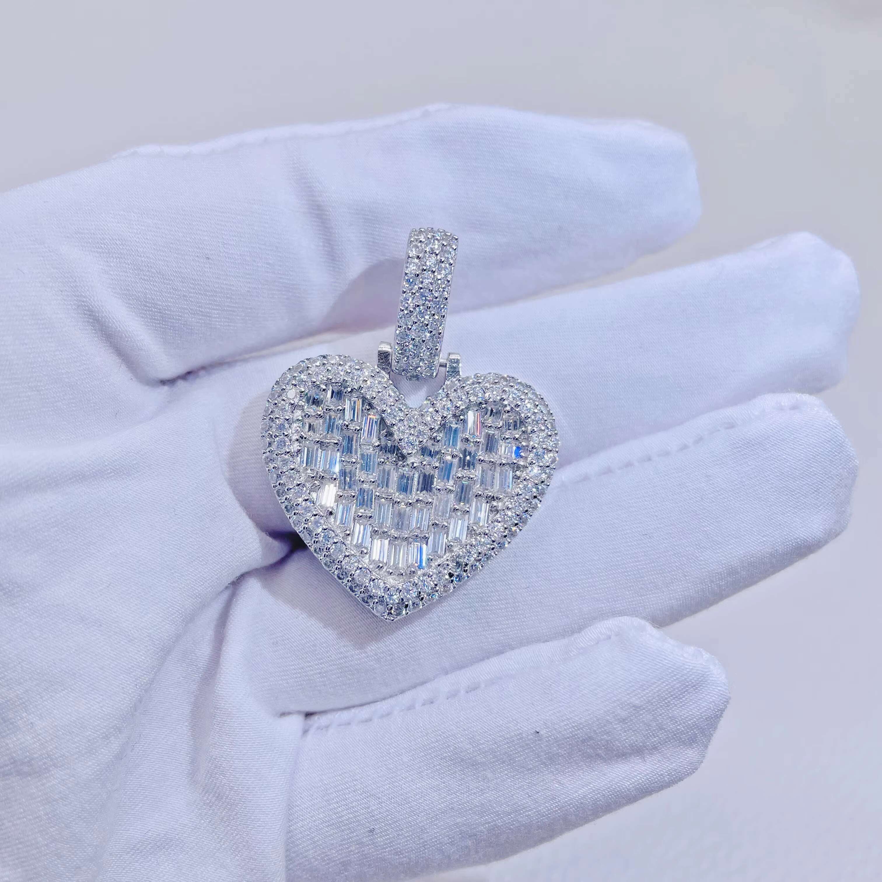 Fashion Jewelry VVS Moissanite 925 Sterling Silver Hip Hop Iced Out Heart Moissanite Pendant for Women