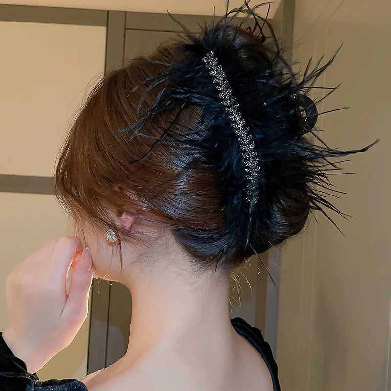 Inlaid rhinestone womens feather clip niche design black hair claws tempting hair accessories girls giftsT250425