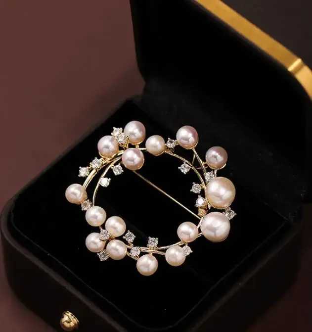Trendy White Pearl Crystal Zircon Flower Brooch Pins For Women Girls Rhinestones Wreath Party Wedding Jewelry Gift 2024 J251125