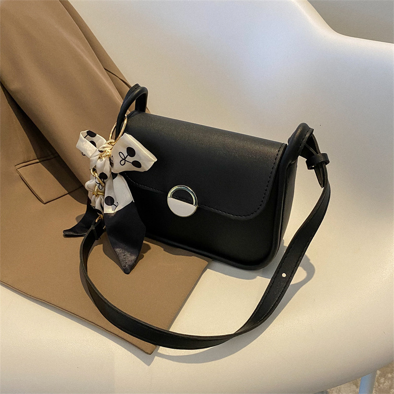 2025 Designer Summer Women's New Fashion Chain Shoulder Bag With Delicate Texture Armpit Multi Functional Ins Crossbody Bag