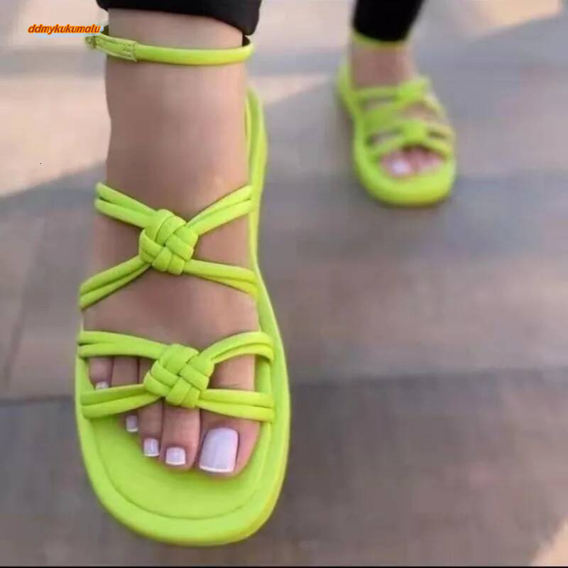 2024 New Summer Round Head Button Strap Thick Sole Women's Large Size Wear Woven Beach Sandals Zapatos Mujer ddmykukumalu