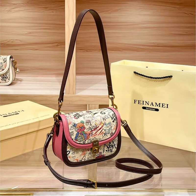 Women's Handbag High-End Designer Graffiti Shoulder 2024 New Retro Contrasting Color Commuting Small Square Bag