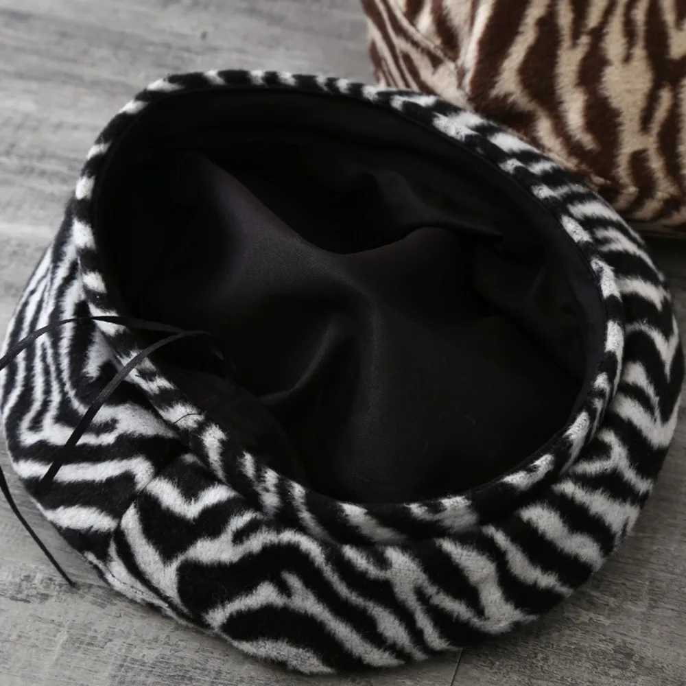 New Retro Beret Plush Zebra Stripes Print Painter Hat Windproof Pumpkin Hat Unisex J251125