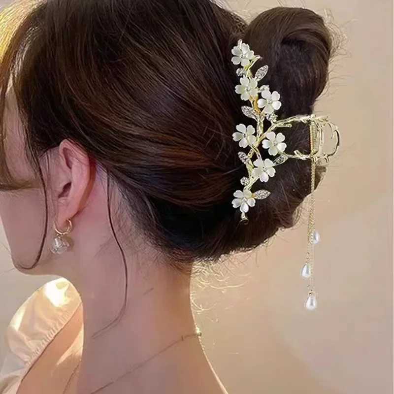 Pearl flower tassel hair claws are suitable for womens cute hair clips fashionable and elegant headwear for girls and exquisite Korean hair accessorie