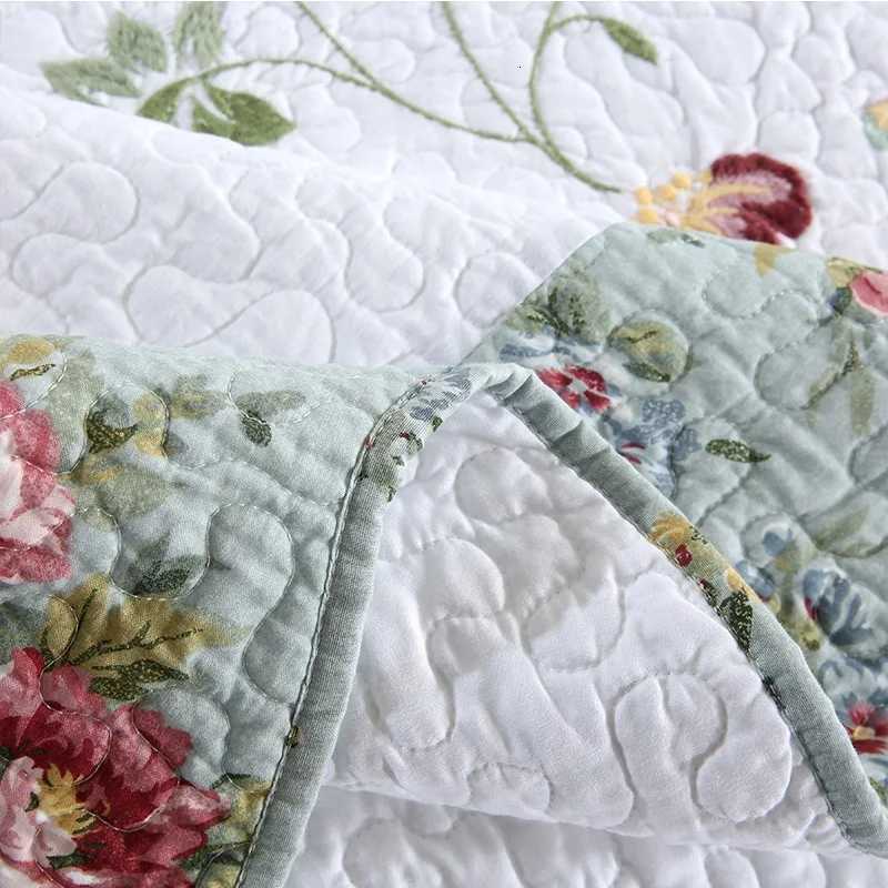 Christmas 3-Piece Embroidered Floral Cotton Quilt Set Elegant Lightweight Soft Bedspread Coverlet with 2 Pillow Shams FloralFull/Queen Y251126