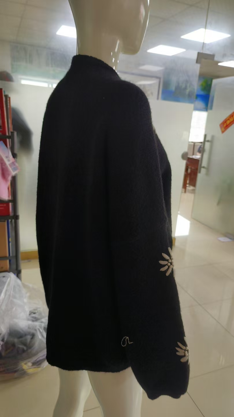Stylish Knitted Ladies' Pullover with Intricate Stitching