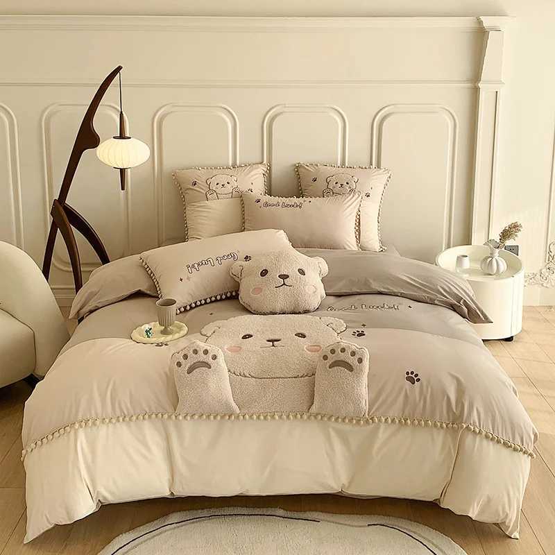 Christmas Cute Cartoon Bear Applique Embroidery 100 Cotton Child Bedding Set Single Quilt Cover Bed Comforter Cover Bed Sheet Pillowcases Y251126