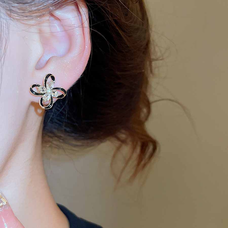 Silver Needle Inlaid Diamond Oil Drop Flower French Fashion Versatile Elegant Exquisite Light Luxury High-end Feel Earrings for Women - view 3