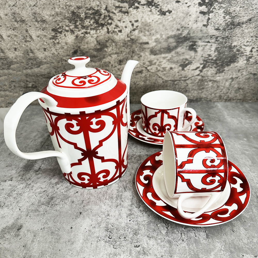 Fine Bone China Teapot Gift Set - Includes 2 Matching Cups, 650Ml, Lead-Free Glaze, Elegant Home & Cafe Use 111