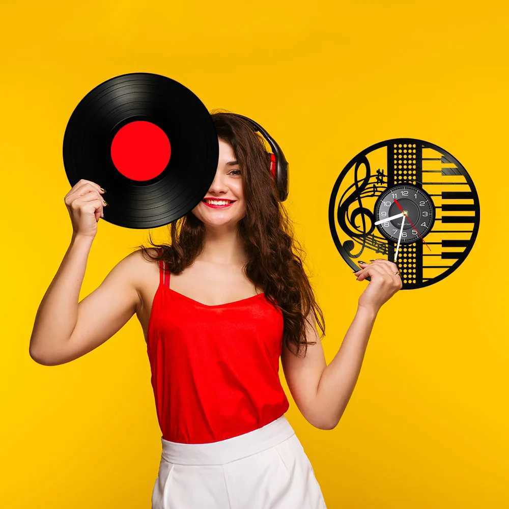 Piano Keys Music Score Notes Vinyl CD Disc Wall Clock Music Pianist Room Decor Treble Clef Symbol Musician Home Decor Timepieces C251126