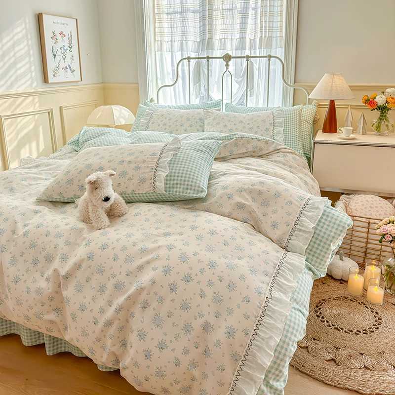 Christmas Korean lace bedding set 3pcs Floral Duvet Cover Set Pillowcasesno flat sheet Twin Single Queen Size Girls Bedding Linen Y251126