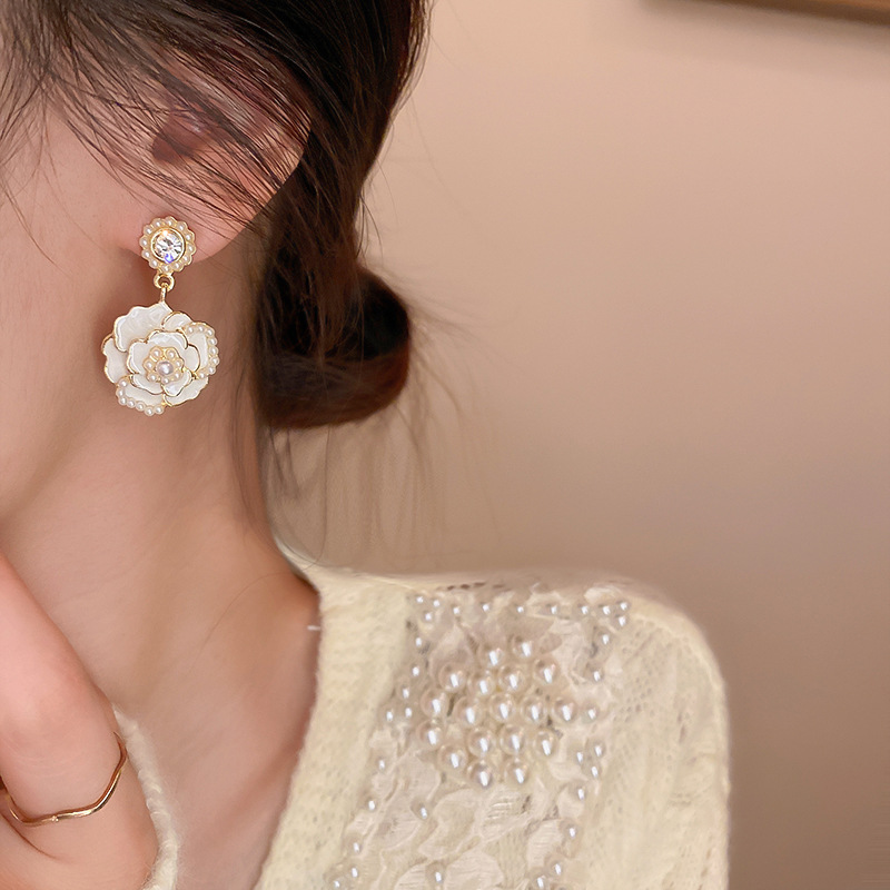 Silver Needle Pearl Inlaid Diamond Oil Drop Camellia French Retro High-end Niche Versatile Stud Earrings Wholesale - view 5