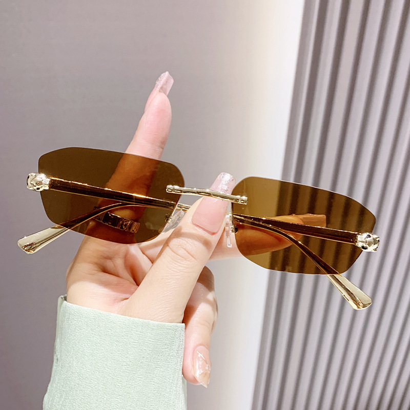 Classic Designer Sunglasses for women Metal Frameless Oval Sunglasses Rimless Metal Frame Diamond Shape Fashion Small Frame Shades Ins Eyeglasses Vint