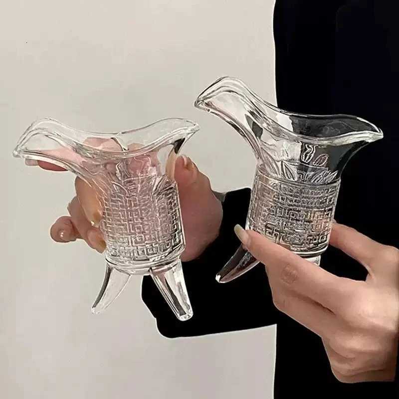 Funny antique Qin Shi Huang teacup cup jazz cup ancient emperor three-legged cup creative wine glass C251126