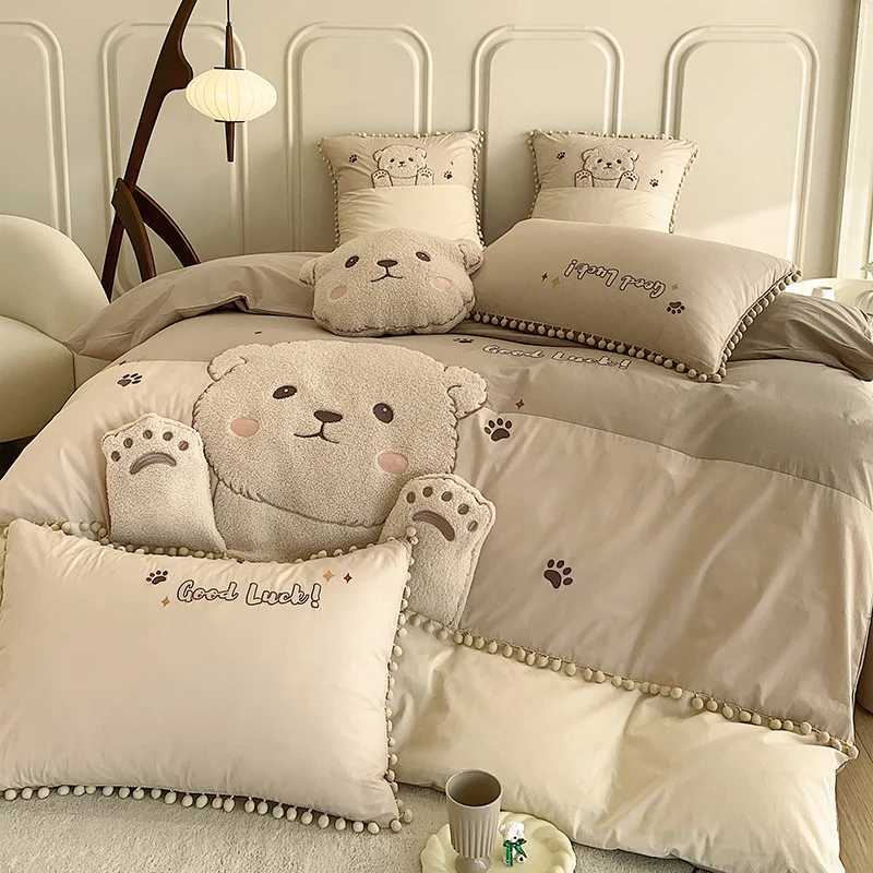 Christmas Cute Cartoon Bear Applique Embroidery 100 Cotton Child Bedding Set Single Quilt Cover Bed Comforter Cover Bed Sheet Pillowcases Y251126