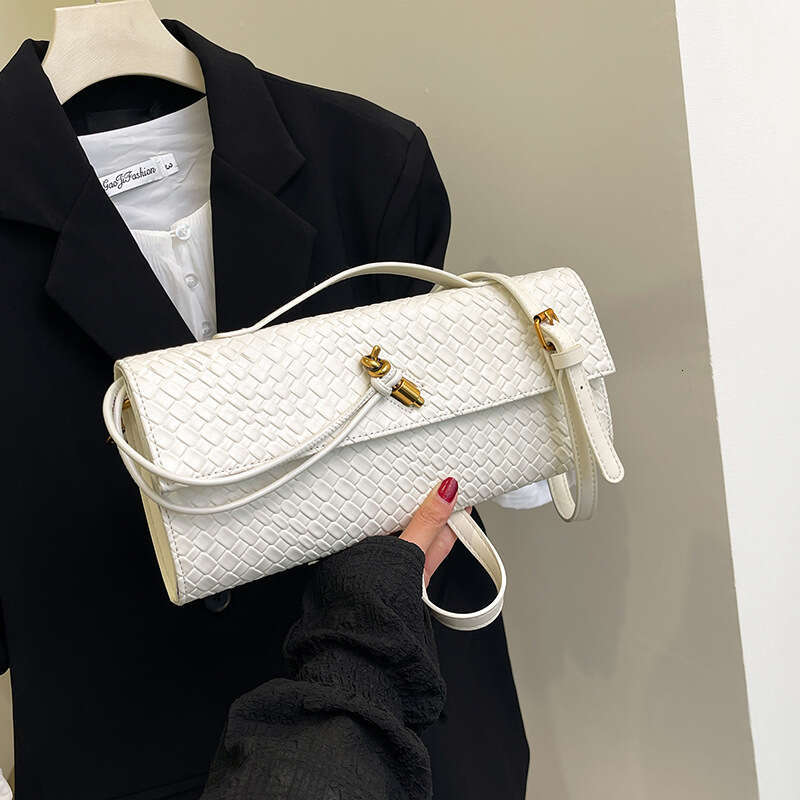 2025 Cross-Border New Woven Baguette Bags Texture Retro Handbag Simple Soft Leather Single Shoulder Crossbody Women's Bag