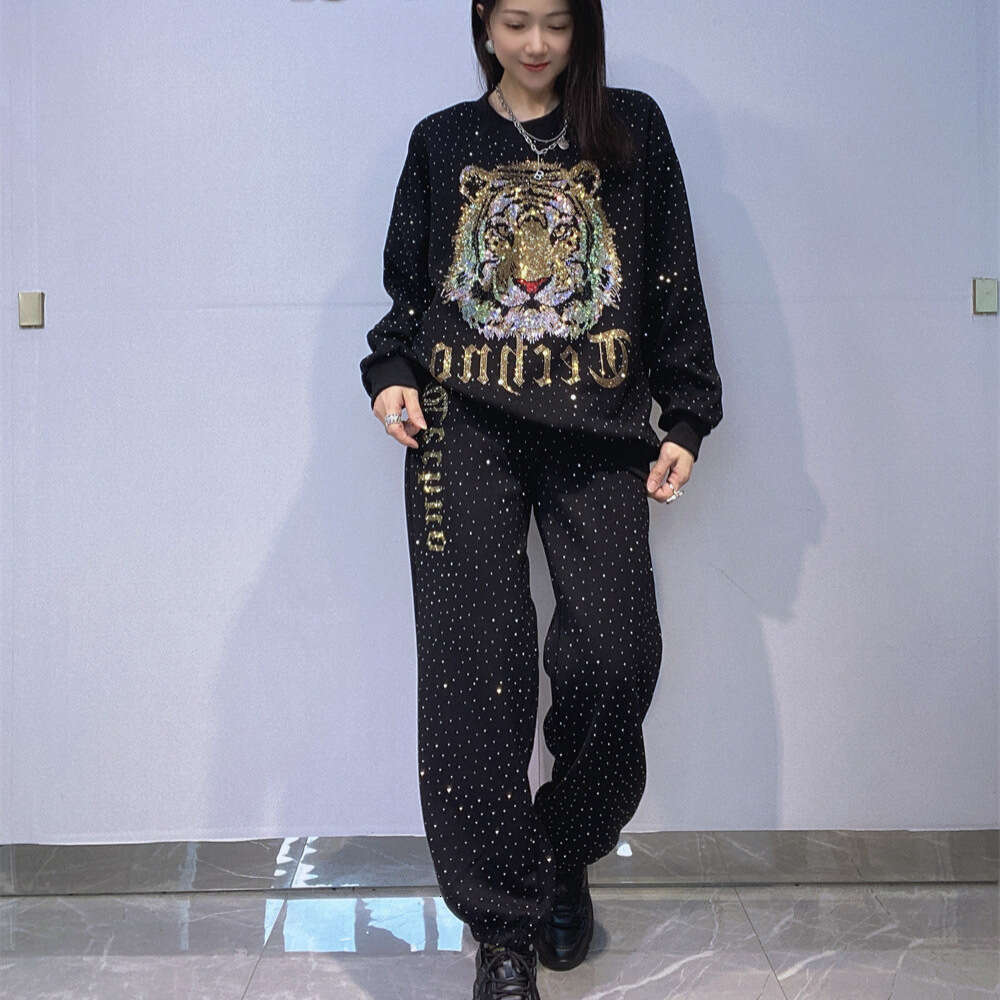 Womens Leopard Print Sports Suit - Loose Fit Long-Sleeve Sweatshirt & Trousers Two-Piece Set for Outdoor Leisure C260312