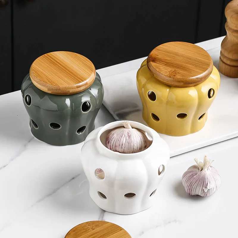 Hollow Openwork Ceramic Garlic Storage Jar with Lid Pumpkin shape Garlic Head Ginger Chili Pepper Storage Jars Candle Lampshade Y251126