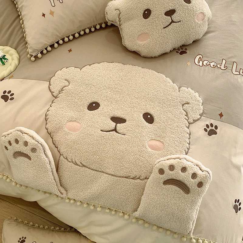 Christmas Cute Cartoon Bear Applique Embroidery 100 Cotton Child Bedding Set Single Quilt Cover Bed Comforter Cover Bed Sheet Pillowcases Y251126