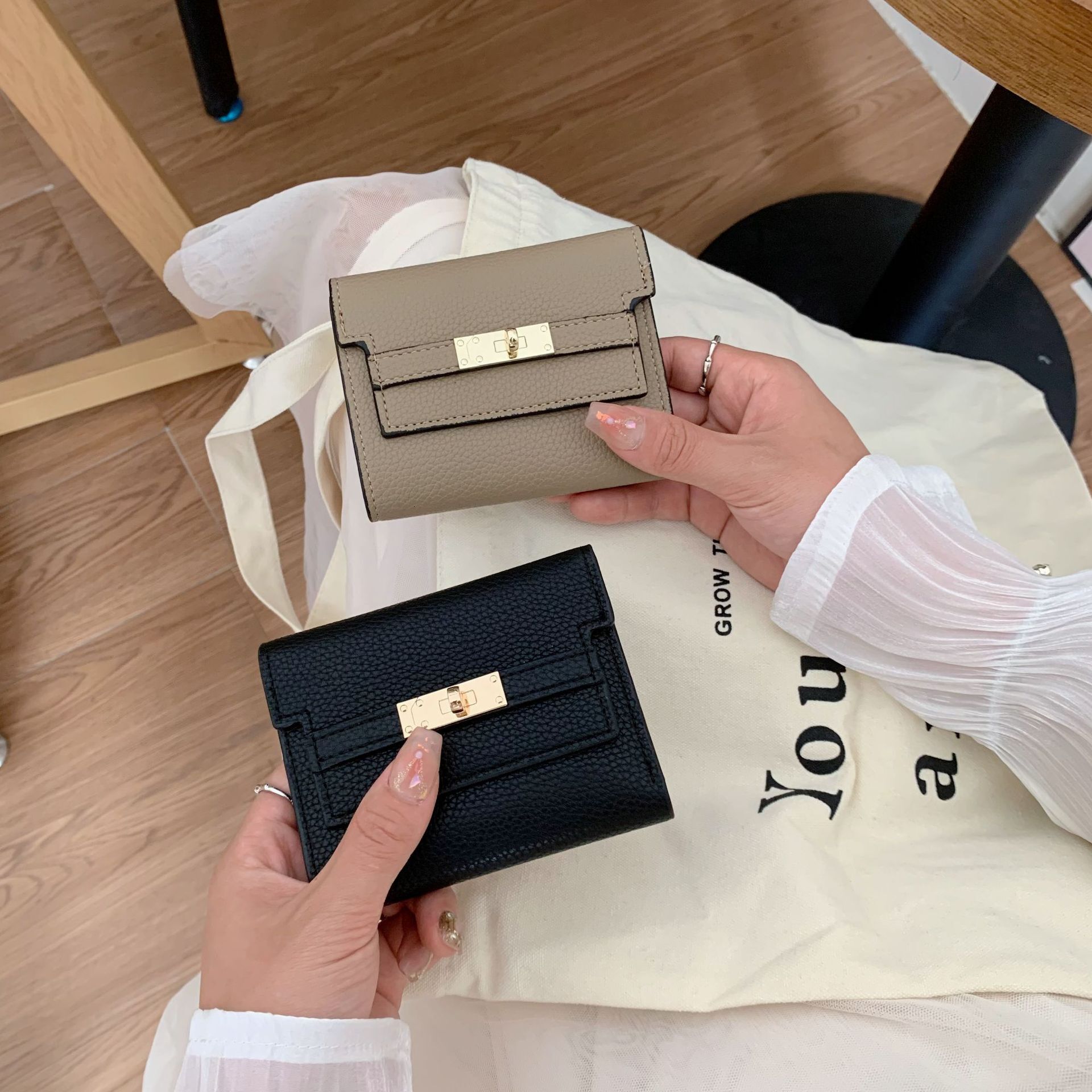 2025 New Designer Bag Instagram Women's High End Small Folding Short Handbag Wallet