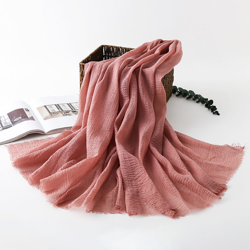 K525 Cross-border solid color Japanese cotton and linen gift scarf wrinkled short beard Muslim scarf autumn and winter ladies shawl wholesale