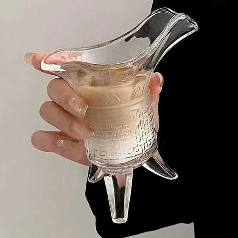 Funny antique Qin Shi Huang teacup cup jazz cup ancient emperor three-legged cup creative wine glass C251126