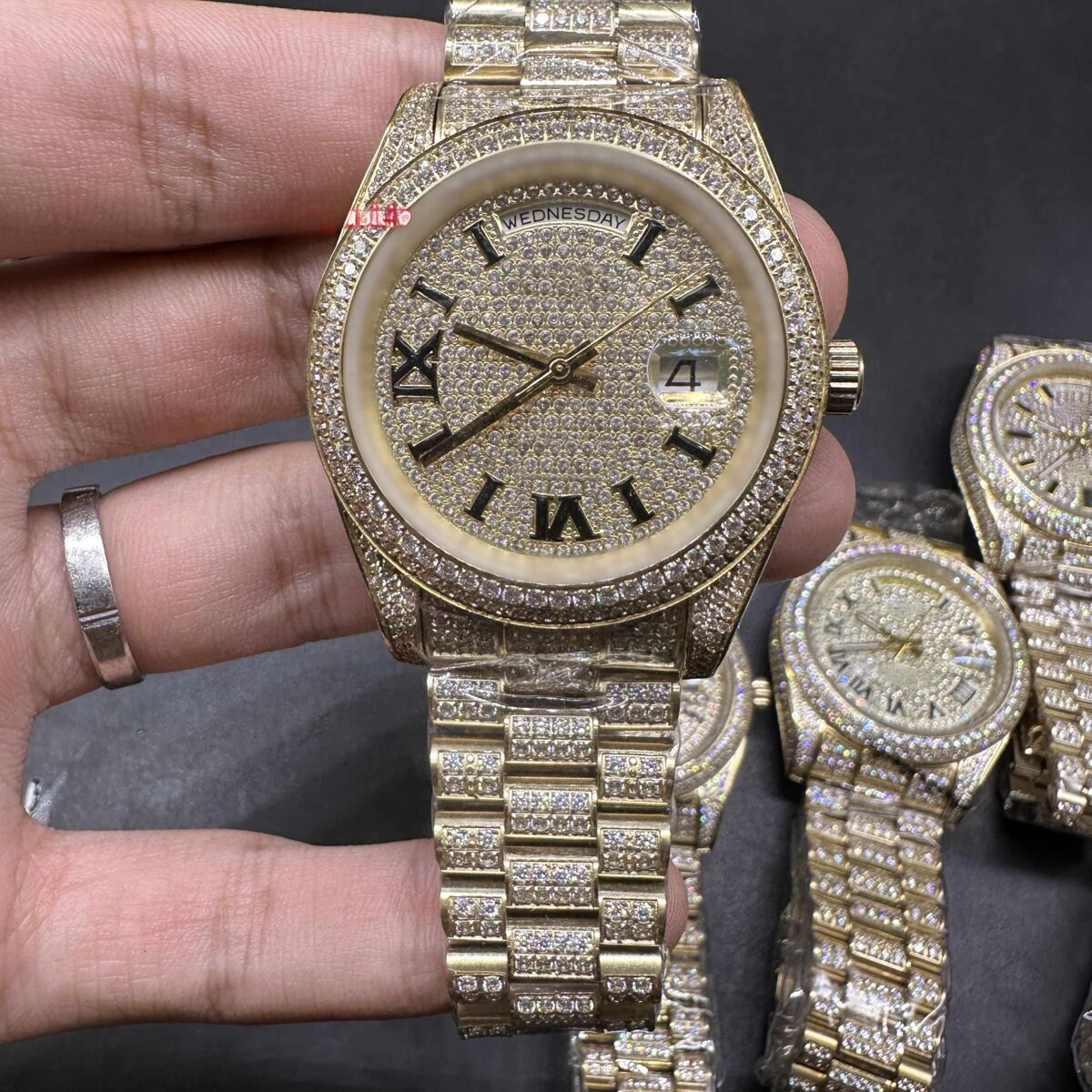 Full Dia Iced Out Man Watches Yellow Gold Stainless Steel Case Roman Numerals Shiny Good 41mm