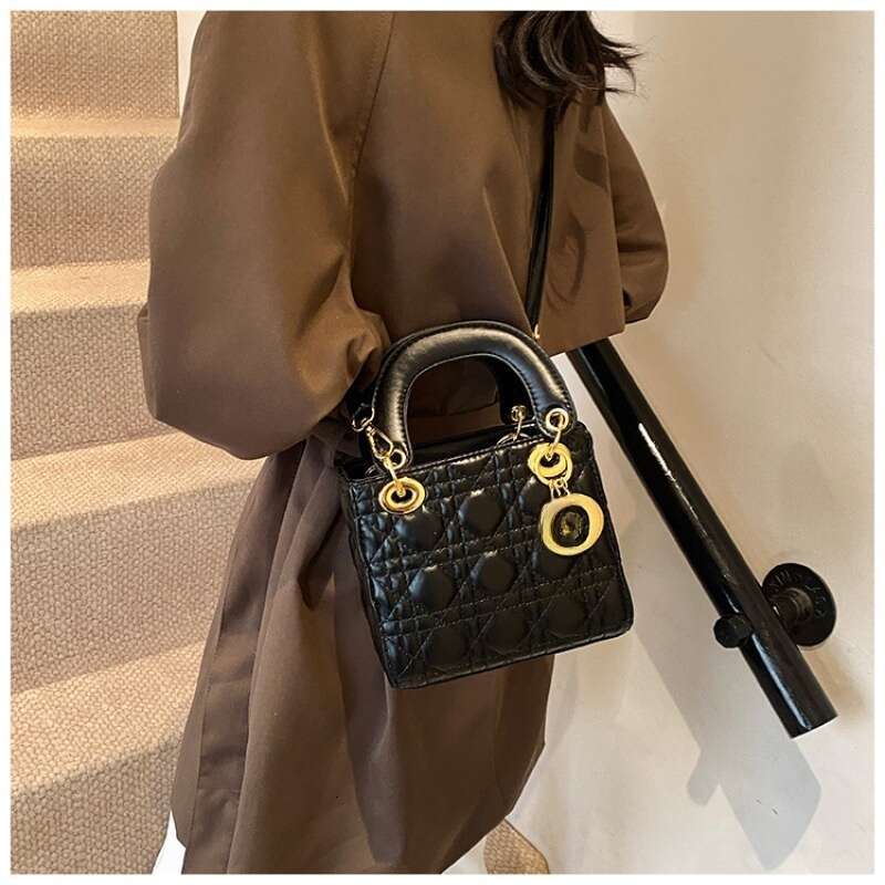 designer rs bag top quality Shoulder Bags Red Patent Leather Bright Surface Handbag Design Sense Wedding Bag Women's Fashion All-matching Crossbody