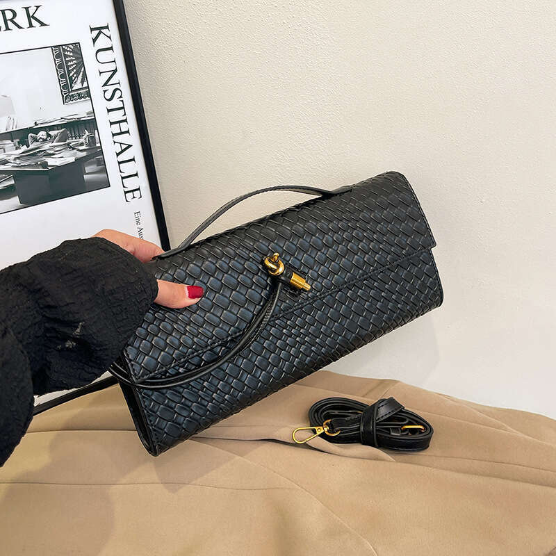 2025 Cross-Border New Woven Baguette Bags Texture Retro Handbag Simple Soft Leather Single Shoulder Crossbody Women's Bag