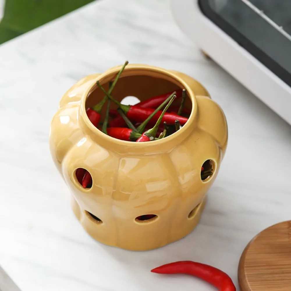Ceramic Kitchen Storage Jar Pumpkin Shape Food Storage Spice Storage Jar Garlic Ginger Storage with Lid Candle Lampshade Kitchen Y251126