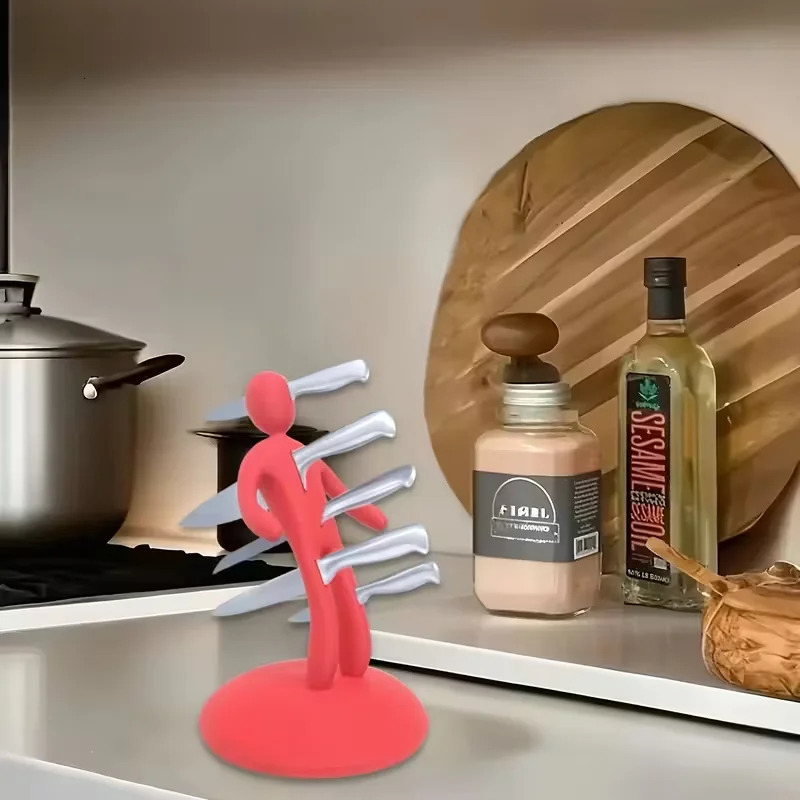 A spoof human-shaped knife rack a space-saving 5-knife storage device a household kitchenware for Christmas and Halloween 251126
