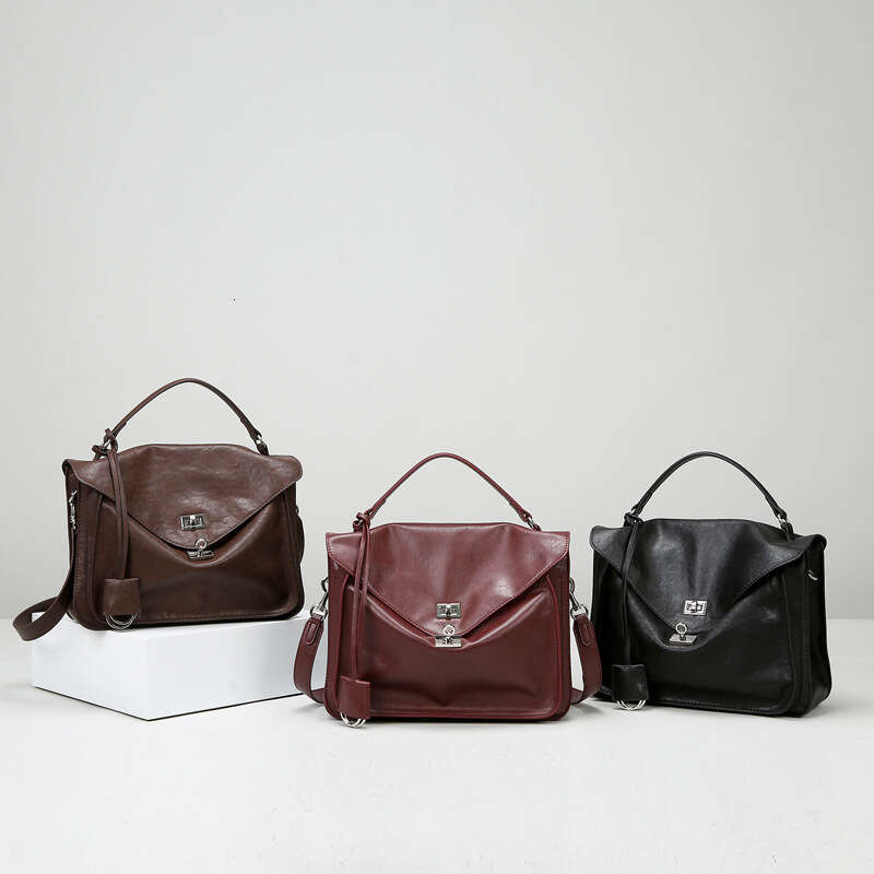 Fashion Vegetable-Tanned Soft Leather, Light Luxury Women's Large Capacity Commuter High-End Feel Messenger Bag, Versatile Crossbody Bag 1309