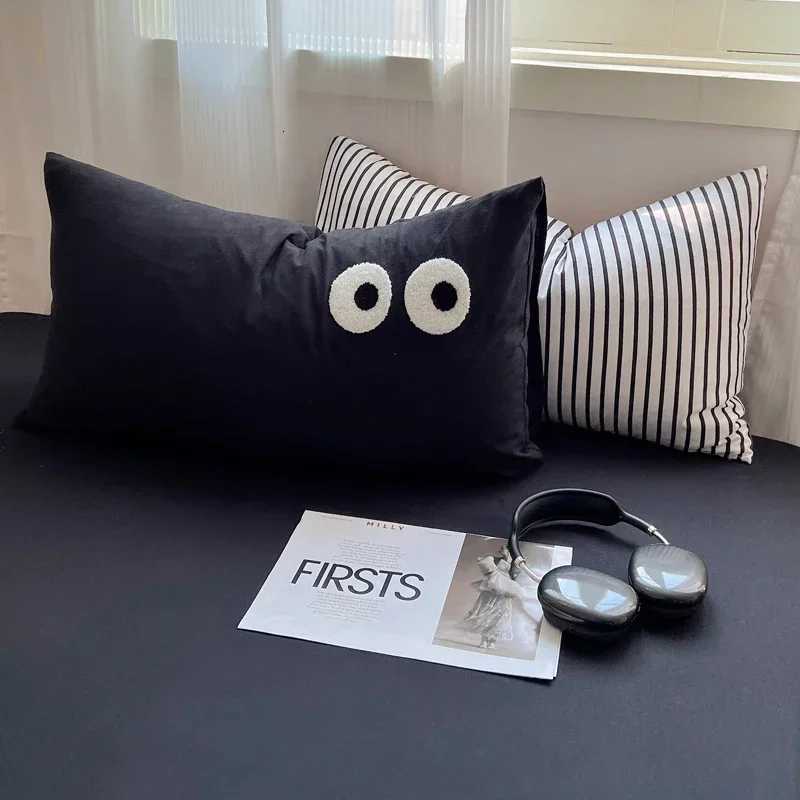 Christmas Korean Duvet Cover Set No Filler Comforter Sets Strips Cute Eyes Flat Sheet Pillowcase Single Double Size Boys Girls Bed Linen Y251126