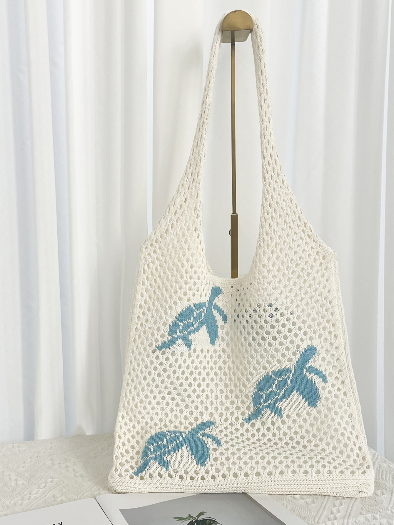Women's beach handbag, with stylish "beach" pattern, suitable for beach vacations and outdoor weddings. This is a great gift for women,