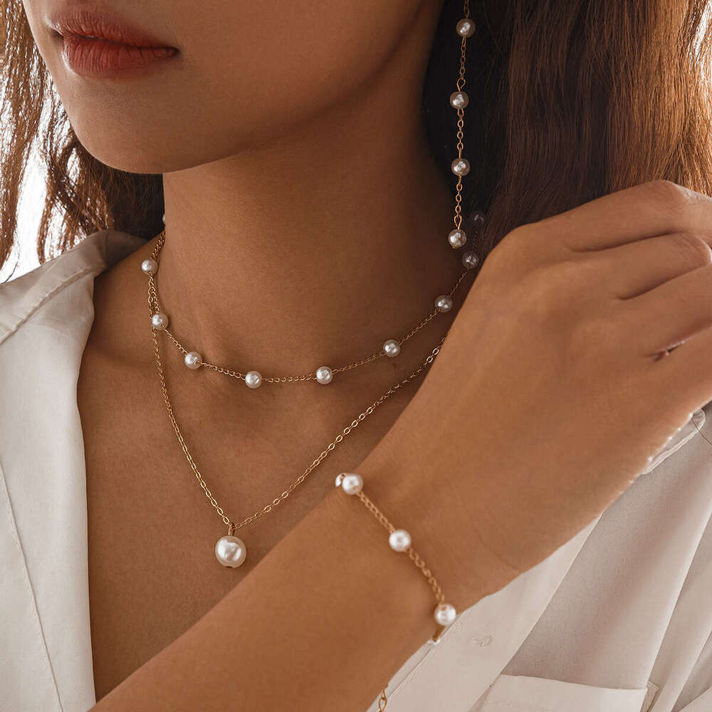 Jewelry French imitation pearl necklace, feminine and minimalist metal collarbone chain set