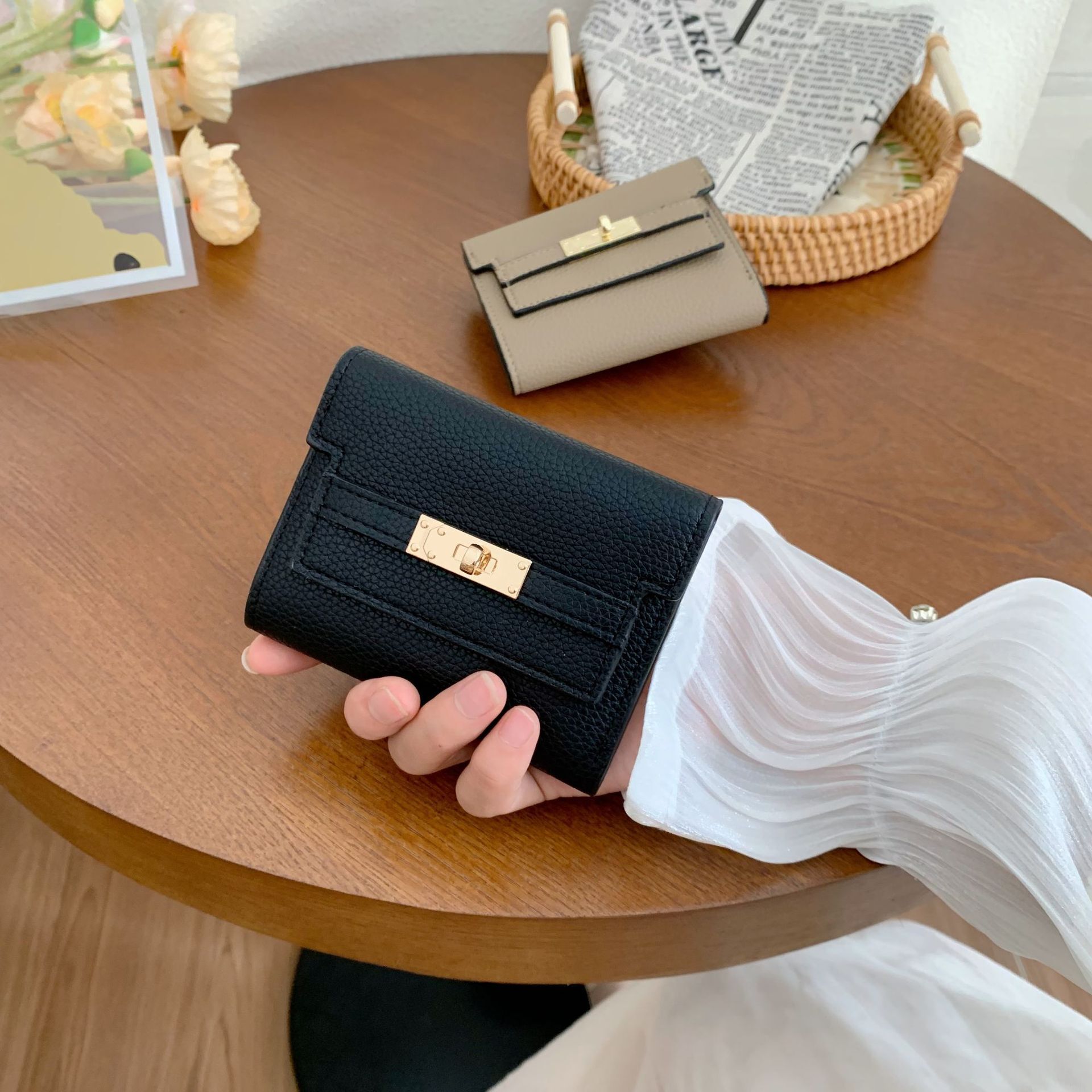 2025 New Designer Bag Instagram Women's High End Small Folding Short Handbag Wallet