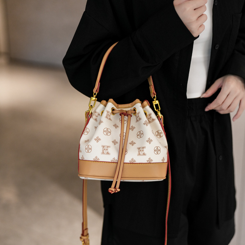 Luxury shoulder bag, fashionable and convenient crossbody bag, women's mini drawstring bucket bag, vintage classic handbag, stylish high-quality 