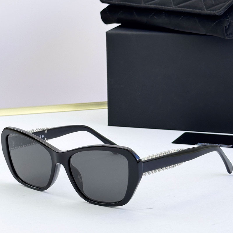 Fashion women designer sunglasses with square frame leg chain decoration butterfly shaped large frame UV protection womens sunglasses CH5516 with box