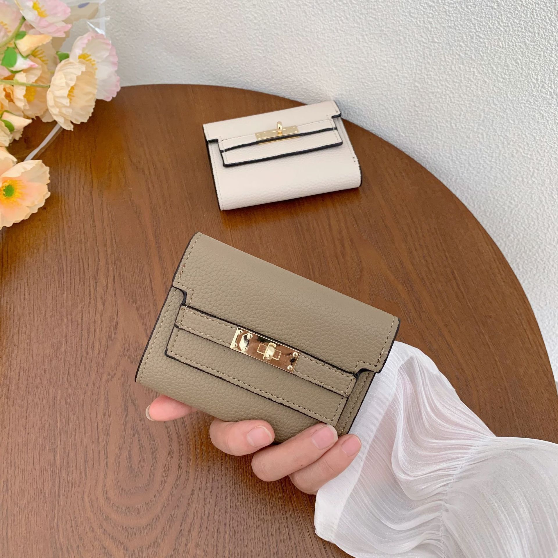 2025 New Designer Bag Instagram Women's High End Small Folding Short Handbag Wallet