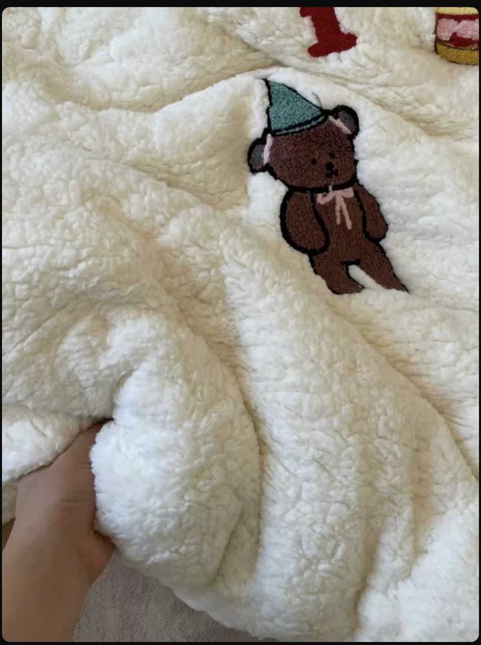 Christmas winter coral fleece thickened and warm bedding set 4pcs/set Childish and cute soft duvet cover and bed sheet students supplies Y251126