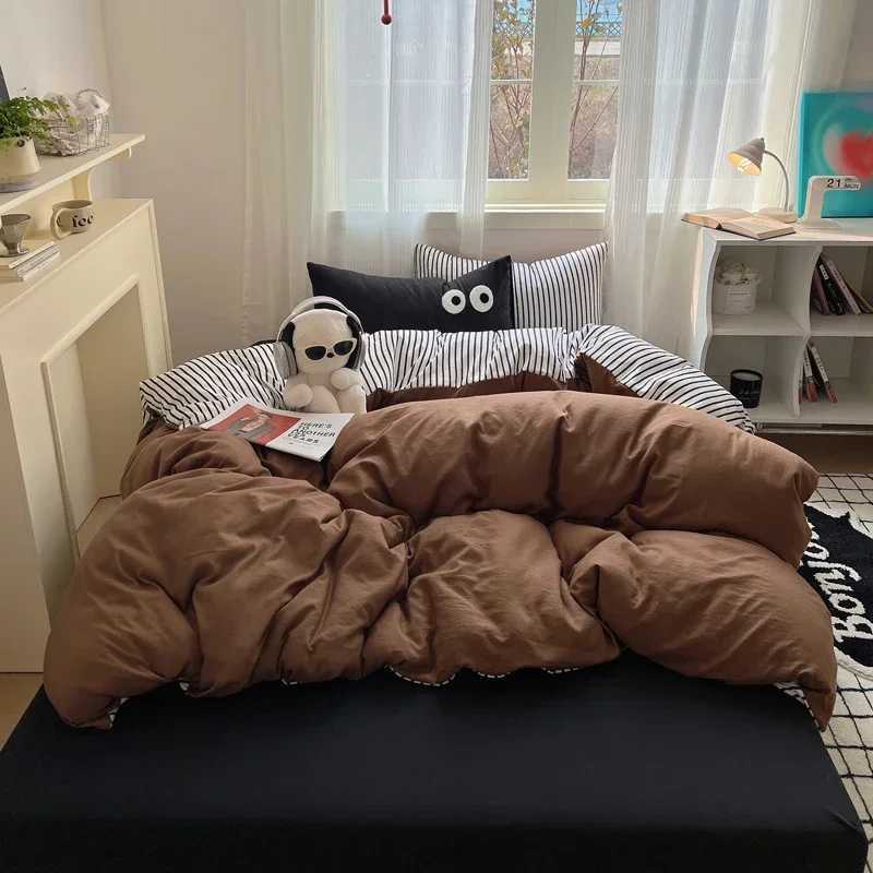 Christmas Korean Duvet Cover Set No Filler Comforter Sets Strips Cute Eyes Flat Sheet Pillowcase Single Double Size Boys Girls Bed Linen Y251126