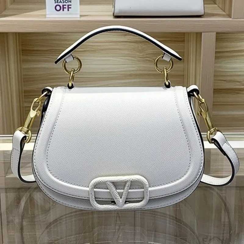 2025 new saddle bag womens high-end shoulder messenger bag versatile fashion handbag tide K251126