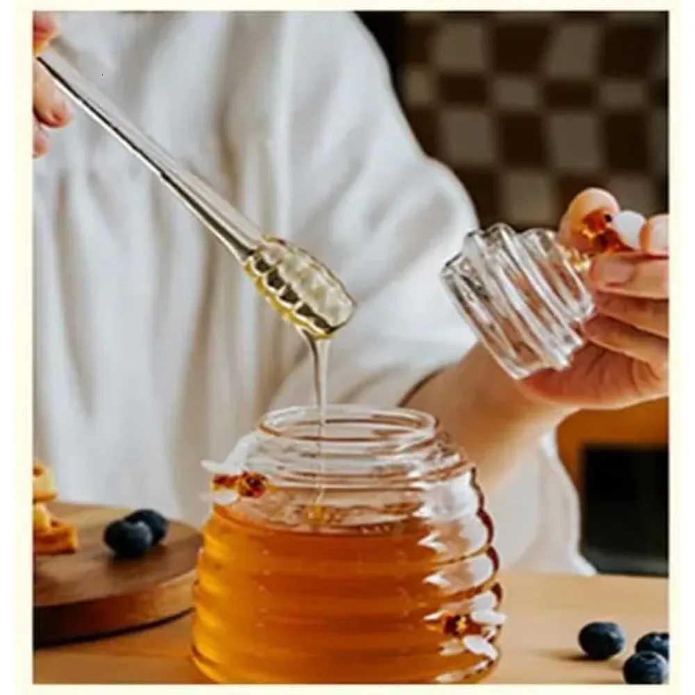 Honey Jar with DipperLid and Bee Decoration Beautiful Honey Shaped Glass Honey Pot for Home Kitchen and Decoration Y251126