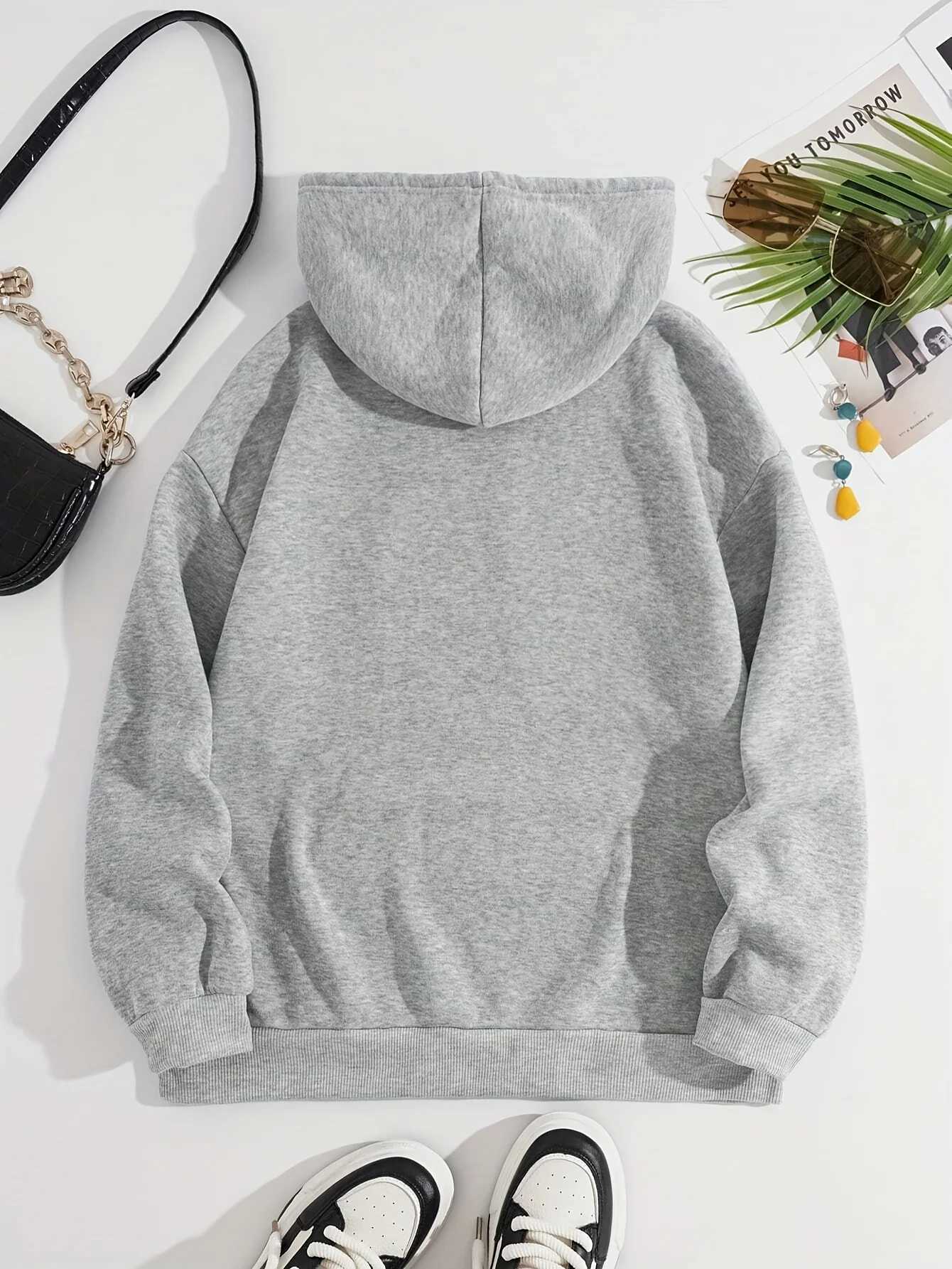 Womens autumn and winter warm and loose casual QUEEN letter printed pattern suede long sleeved hooded sweatshirt J251136