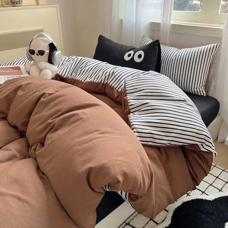 Christmas Korean Duvet Cover Set No Filler Comforter Sets Strips Cute Eyes Flat Sheet Pillowcase Single Double Size Boys Girls Bed Linen Y251126